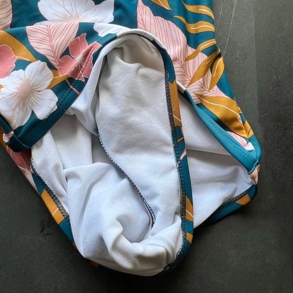NWOT Kona Sol Tropical Floral Swimsuit Small - Picture 7 of 7